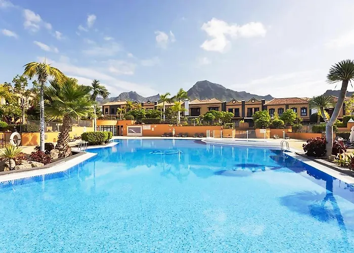 Exclusive Townhouse In Central Plaza Del Duque Close To The Beach