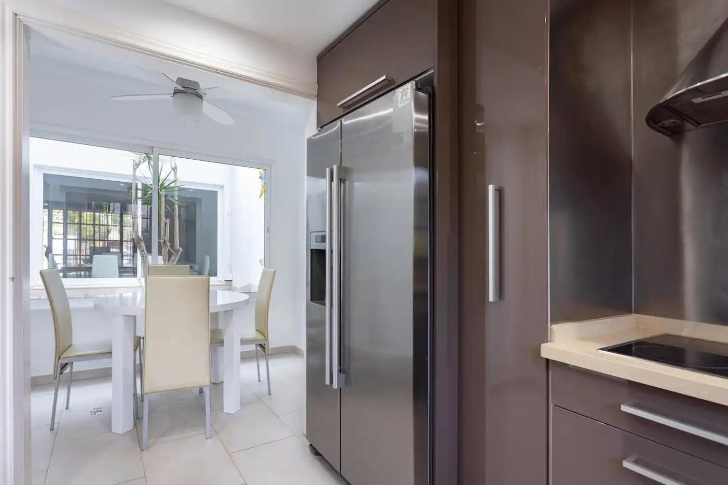 Exclusive Townhouse In Plaza Del Duque Close To The Hébergement de vacances Costa Adeje (Tenerife)