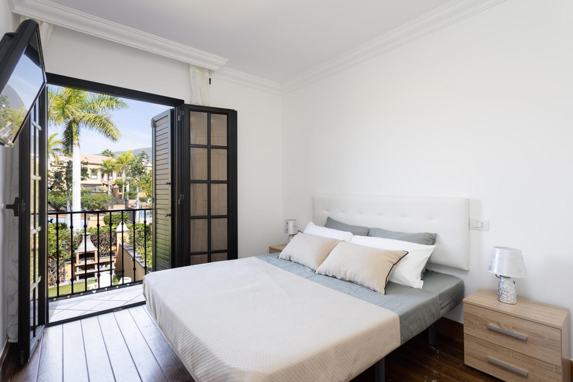 Exclusive Townhouse In Plaza Del Duque Close To The * Costa Adeje (Tenerife)
