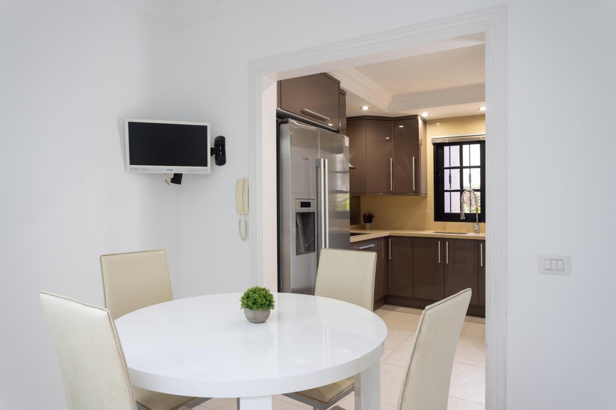 Exclusive Townhouse In Plaza Del Duque Close To The * Costa Adeje (Tenerife)